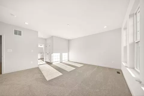 Living - 870 Brookfield Dr, Dover, DE 19901 photo 9 of 11