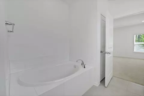 Bath - 182 Brook Forest Dr, Saint Augustine, FL 32092 photo 2 of 6