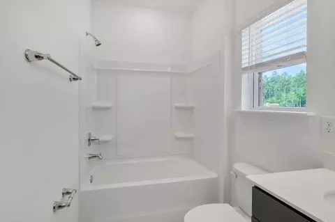 Bath - 182 Brook Forest Dr, Saint Augustine, FL 32092 photo 3 of 6