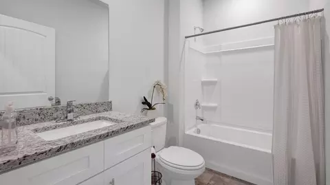 Bath - 117 Gateway Dr, Jackson, TN 38305 photo 8 of 8