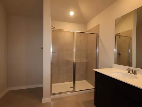 Bath - 12312 Setting Peak Ln, Buda, TX 78610 photo 3 of 3
