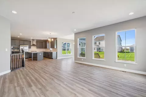 Living - 1570 Pieper Ln, Delaware, OH 43015 photo 2 of 4