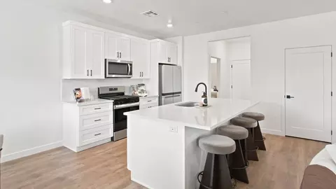 Kitchen - 1425 Lost Spring Dr, Washington, UT 84780 photo 3 of 6