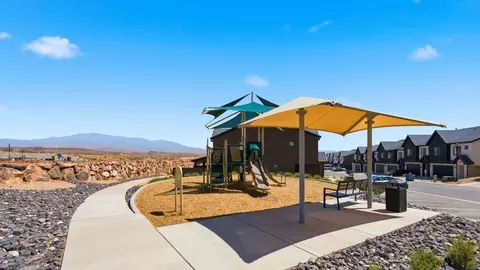 View/Area - 1425 Lost Spring Dr, Washington, UT 84780 photo 3 of 10
