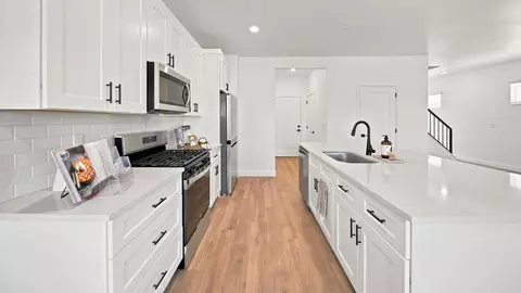 Kitchen - 1425 Lost Spring Dr, Washington, UT 84780 photo 6 of 6