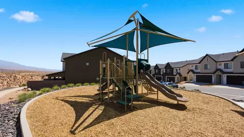 View/Area - 1425 Lost Spring Dr, Washington, UT 84780 photo 2 of 10