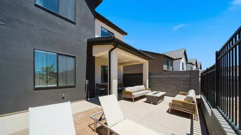 Exterior - 1425 Lost Spring Dr, Washington, UT 84780 photo 4 of 7