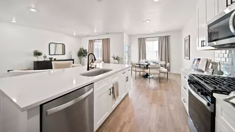 Kitchen - 1425 Lost Spring Dr, Washington, UT 84780 photo 4 of 6