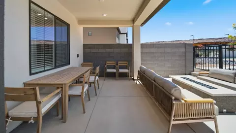 Exterior - 1425 Lost Spring Dr, Washington, UT 84780 photo 3 of 7