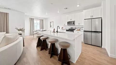 Kitchen - 1425 Lost Spring Dr, Washington, UT 84780 photo 2 of 6