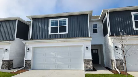 2522 SE Morningdew Dr, West Des Moines, IA 50265