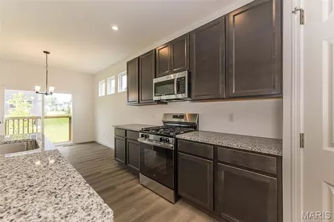 Kitchen - 207 Townshead Way, O'fallon, MO 63368 photo 3 of 9