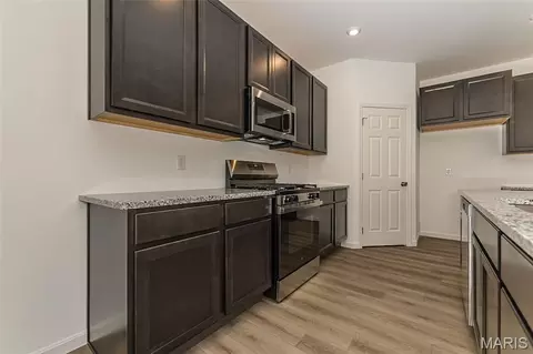 Kitchen - 207 Townshead Way, O'fallon, MO 63368 photo 4 of 9