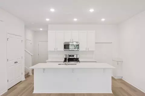 Kitchen - 2303 Red Pine Ct, Eustis, FL 32726 photo 3 of 4