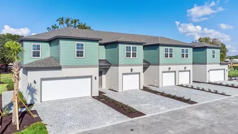 Exterior - 2303 Red Pine Ct, Eustis, FL 32726 photo 2 of 8