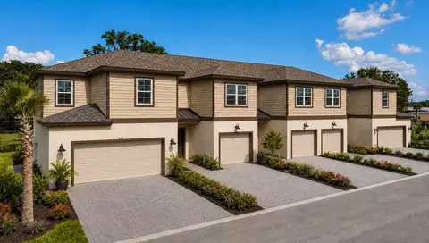 Exterior - 2303 Red Pine Ct, Eustis, FL 32726 photo 4 of 8