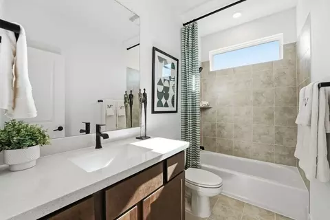 Bath - 7812 Skytree Dr, Austin, TX 78744 photo 2 of 7