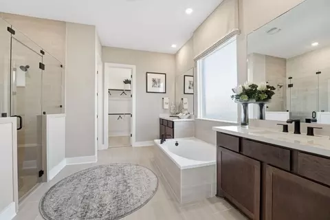 Bath - 7812 Skytree Dr, Austin, TX 78744 photo 1 of 7