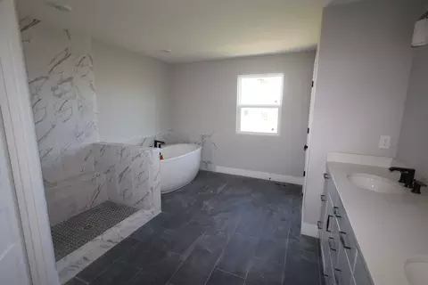 Bath - 5326 Warhol Dr, Mason, OH 45040 photo 3 of 10