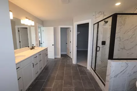 Bath - 5326 Warhol Dr, Mason, OH 45040 photo 2 of 10