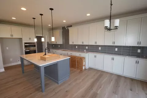 Kitchen - 5326 Warhol Dr, Mason, OH 45040 photo 3 of 12