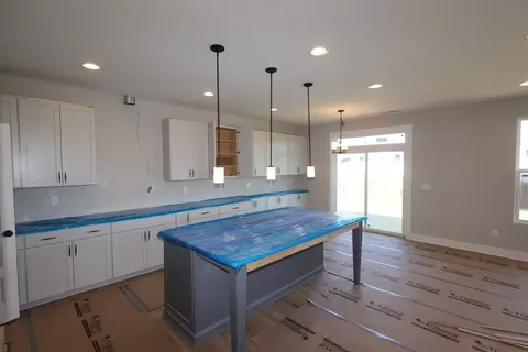 Kitchen - 5326 Warhol Dr, Mason, OH 45040 photo 9 of 12