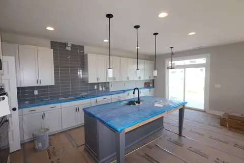 Kitchen - 5326 Warhol Dr, Mason, OH 45040 photo 6 of 12