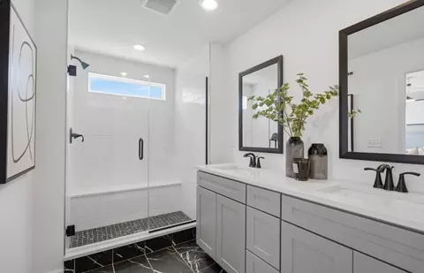Bath - 1713 Pratt Ct, Hoffman Estates, IL 60192 photo 3 of 3