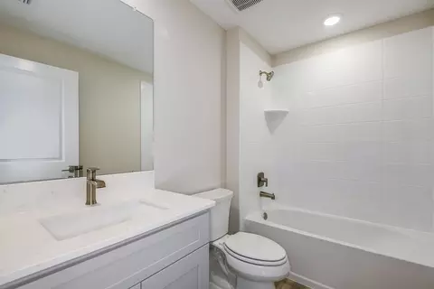Bath - 6211 SW 95 Pl, Ocala, FL 34476 photo 2 of 3