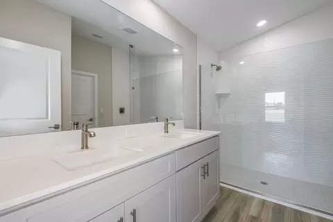 Bath - 6211 SW 95 Pl, Ocala, FL 34476 photo 3 of 3