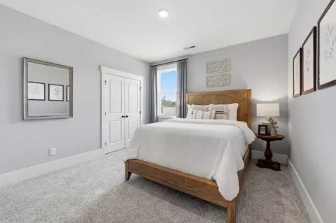 Bedroom - 2020 Raspberry Ln, Cullman, AL 35055 photo 3 of 8