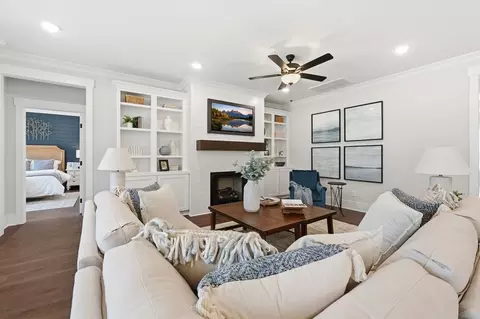 Living - 2020 Raspberry Ln, Cullman, AL 35055 photo 2 of 2