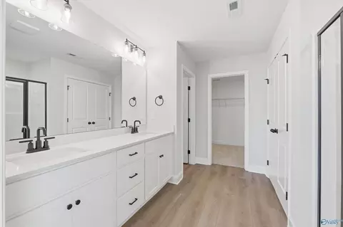 Entry Way - 2020 Raspberry Ln, Cullman, AL 35055 photo 4 of 7