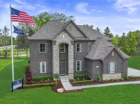 12185 Moore Ln, Washington Township, MI 48094