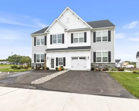 200 Foxhedge Rd, Chalfont, PA 18914