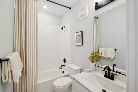 Bath - 14989 Deco Cir, Chantilly, VA 20151 photo 2 of 2
