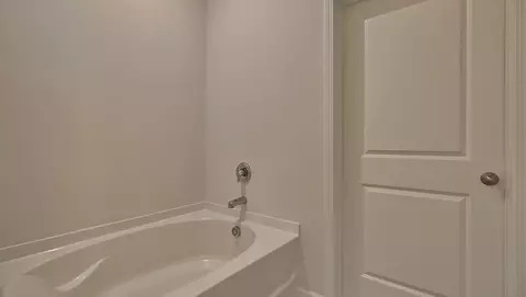 Bath - 548 Blackpool Ct, Monroe, NC 28112 photo 3 of 7