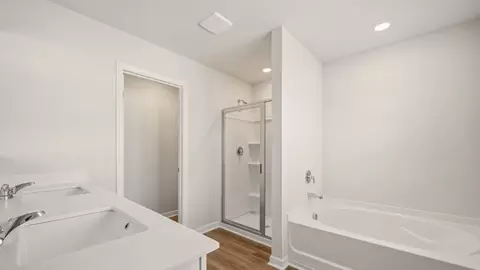 Bath - 108 Oakchase Park Ln, Hampton, GA 30228 photo 3 of 4