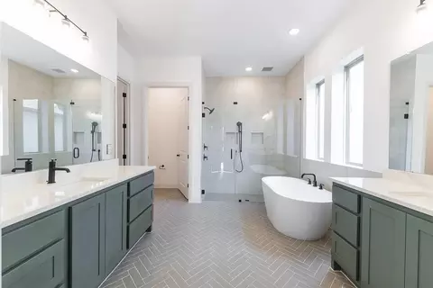 Bath - 101 Old Eagle Rd, Georgetown, TX 78633 photo 1 of 3