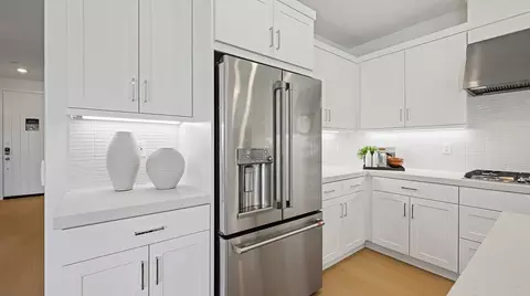 Kitchen - 673 Guy Turner Dr, Camarillo, CA 93010 photo 7 of 7