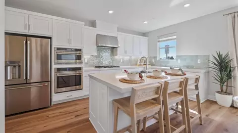 Kitchen - 673 Guy Turner Dr, Camarillo, CA 93010 photo 1 of 7