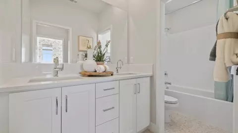 Bath - 673 Guy Turner Dr, Camarillo, CA 93010 photo 2 of 6