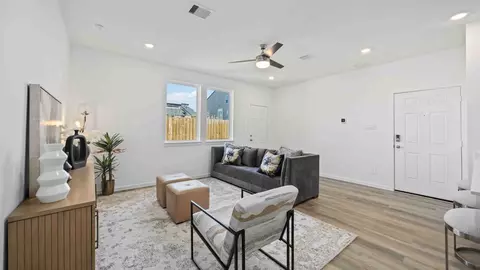 5921 Manning Oaks St, Houston, TX 77091