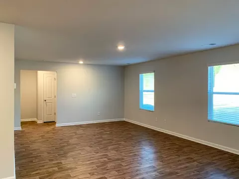 Living - 152 Post Oak Dr, Jackson, GA 30233 photo 2 of 5