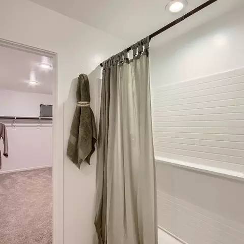 Bath - 9544 W Mitchell Dr, Phoenix, AZ 85037 photo 1 of 4