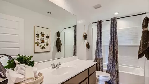 Bath - 9544 W Mitchell Dr, Phoenix, AZ 85037 photo 3 of 4