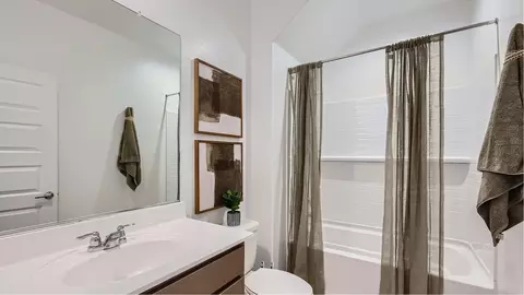 Bath - 9544 W Mitchell Dr, Phoenix, AZ 85037 photo 2 of 4