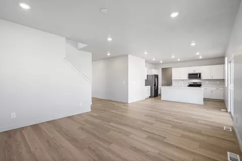 Living - 958 E Cody St, Eagle Mountain, UT 84005 photo 1 of 4