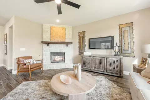 Living - 112 Sweetwater Dr, Commerce, TX 75428 photo 2 of 6
