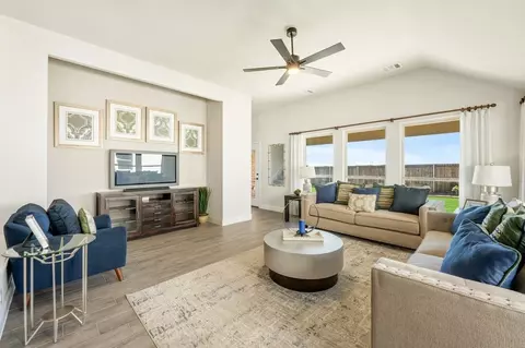 Living - 112 Sweetwater Dr, Commerce, TX 75428 photo 5 of 6